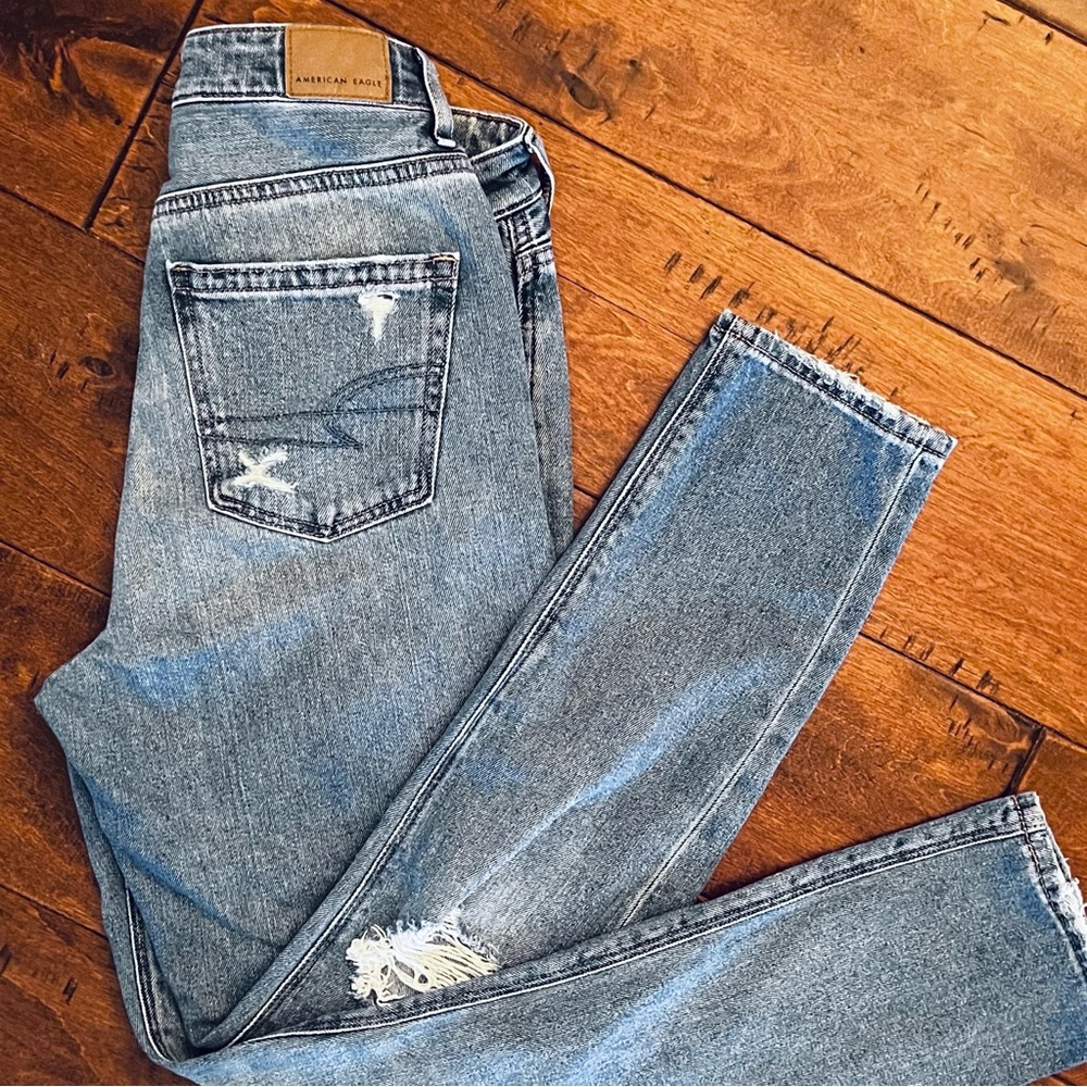 American Eagle Mom Jean Comfort Stretch Waistband Factory Distressed Blue size 0